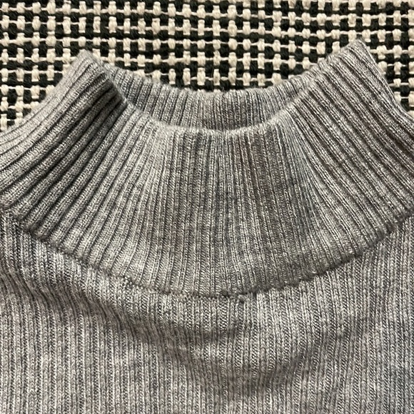 H&M Lightweight Sweater Keyhole Mock Neck Top - Picture 5 of 6